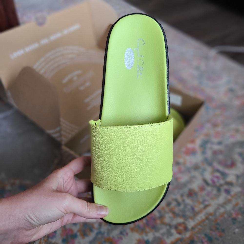 Dr. Scholl's lime green slides - Picture 4 of 6